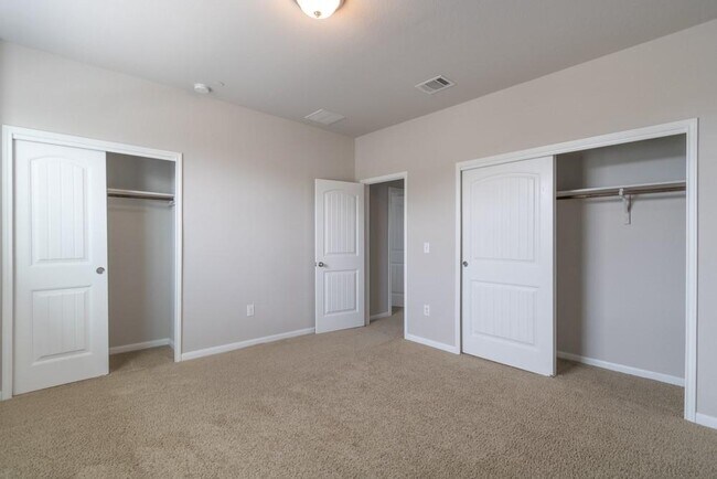 Building Photo - 2880 Donnell Dr