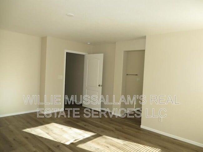 Building Photo - 16699 Colonial Trail