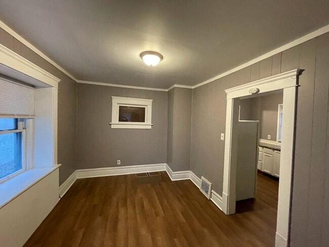 Building Photo - Three bedroom one bathroom home for rent!