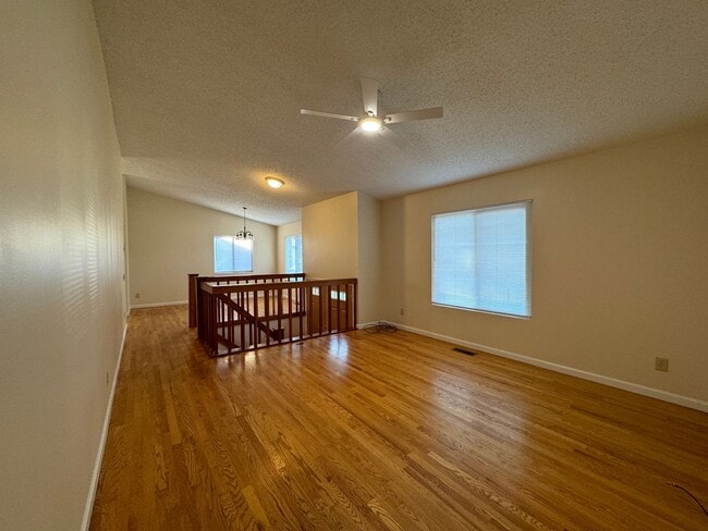 Building Photo - Beautiful home on quiet cul-de-sac/ 6 MONTH LEASE OPTION