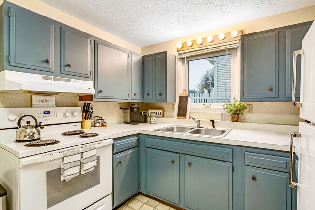 Building Photo - 13 James Ave