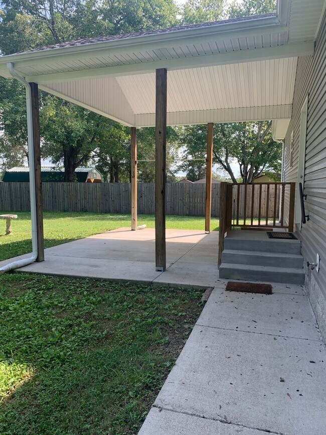 Building Photo - Modern comfort and privacy in the heart of...
