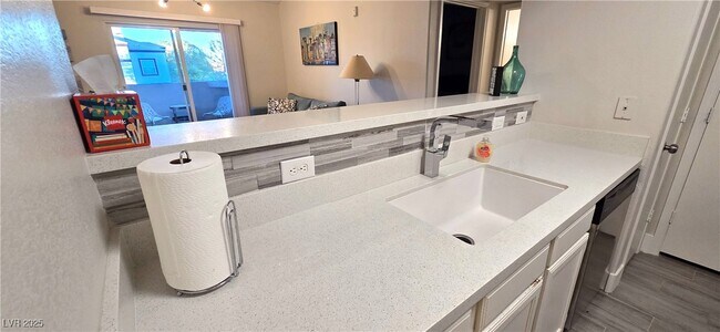 Building Photo - 7255 W Sunset Rd