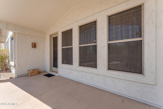 Building Photo - 13867 E Paradise Ln