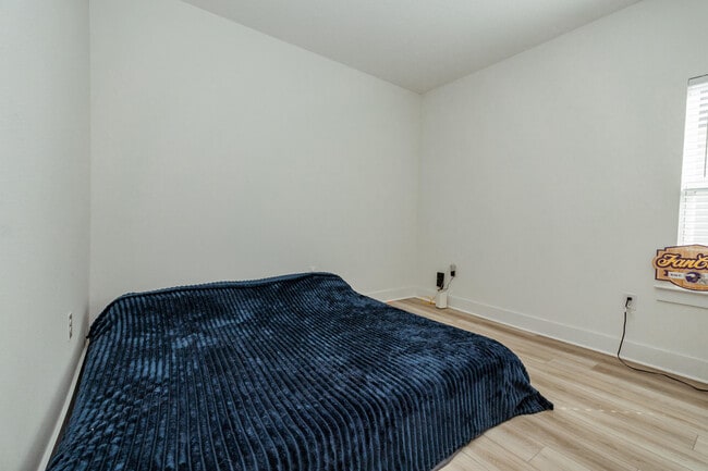 Building Photo - 231 Lyla Ln