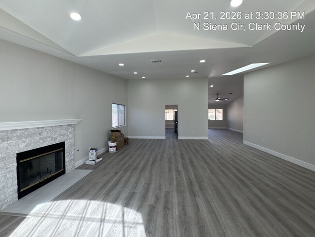 Building Photo - Remodeled Single Story, 4 Bedroom Home in Desert Shores