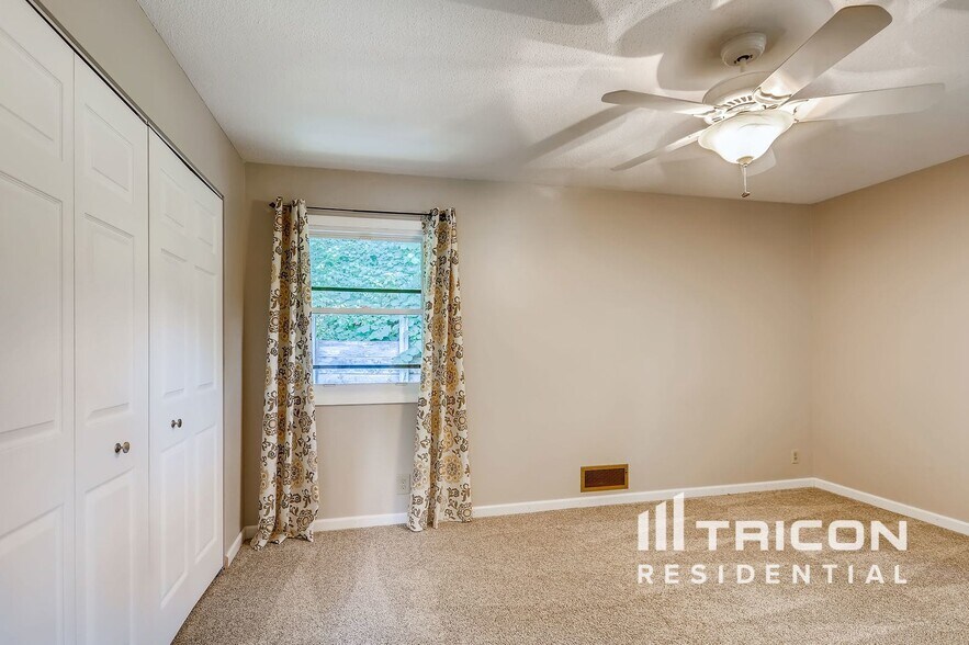 Building Photo - 3409 Brookview Dr