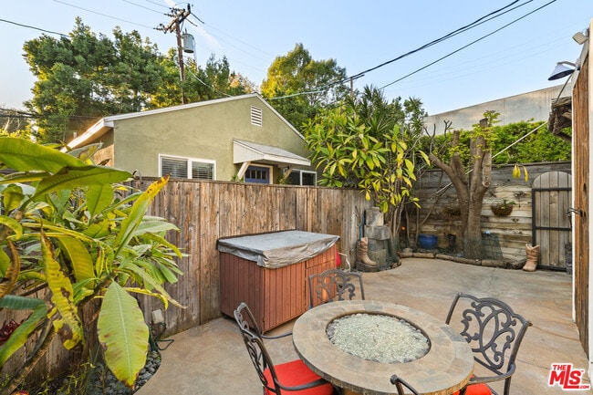 Building Photo - 545 Norwich Dr