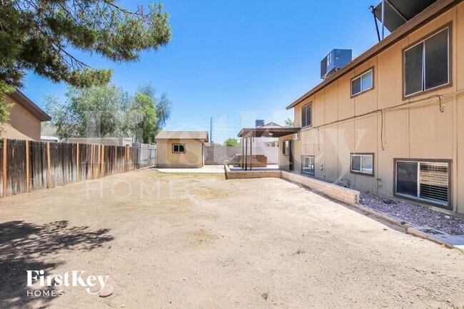 Building Photo - 6740 W Shangri La Rd