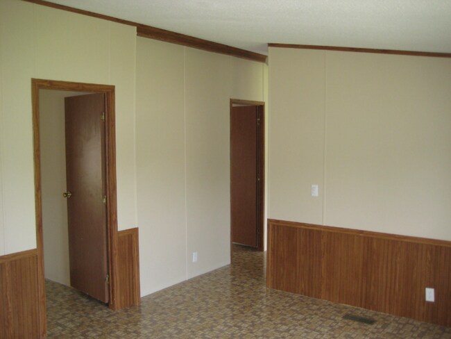 Building Photo - 124 Angie Dr