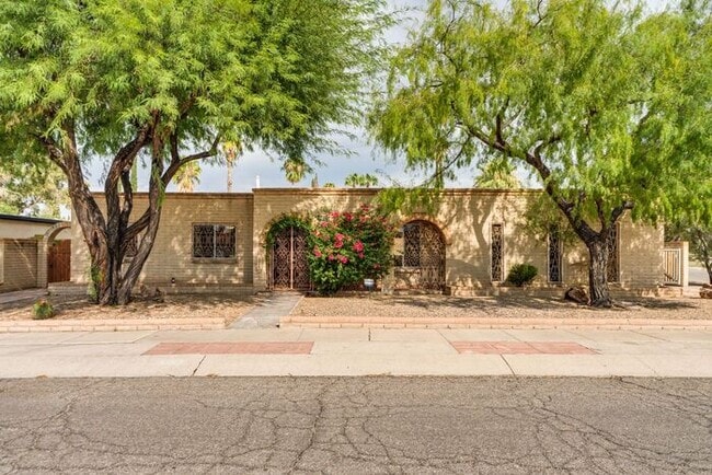 Primary Photo - Spacious Tucson Rental Home with Pool & Mo...