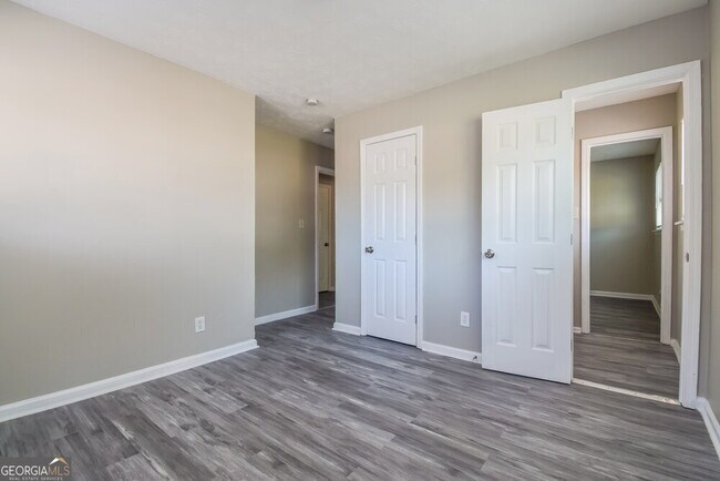 Building Photo - 955 King James Dr