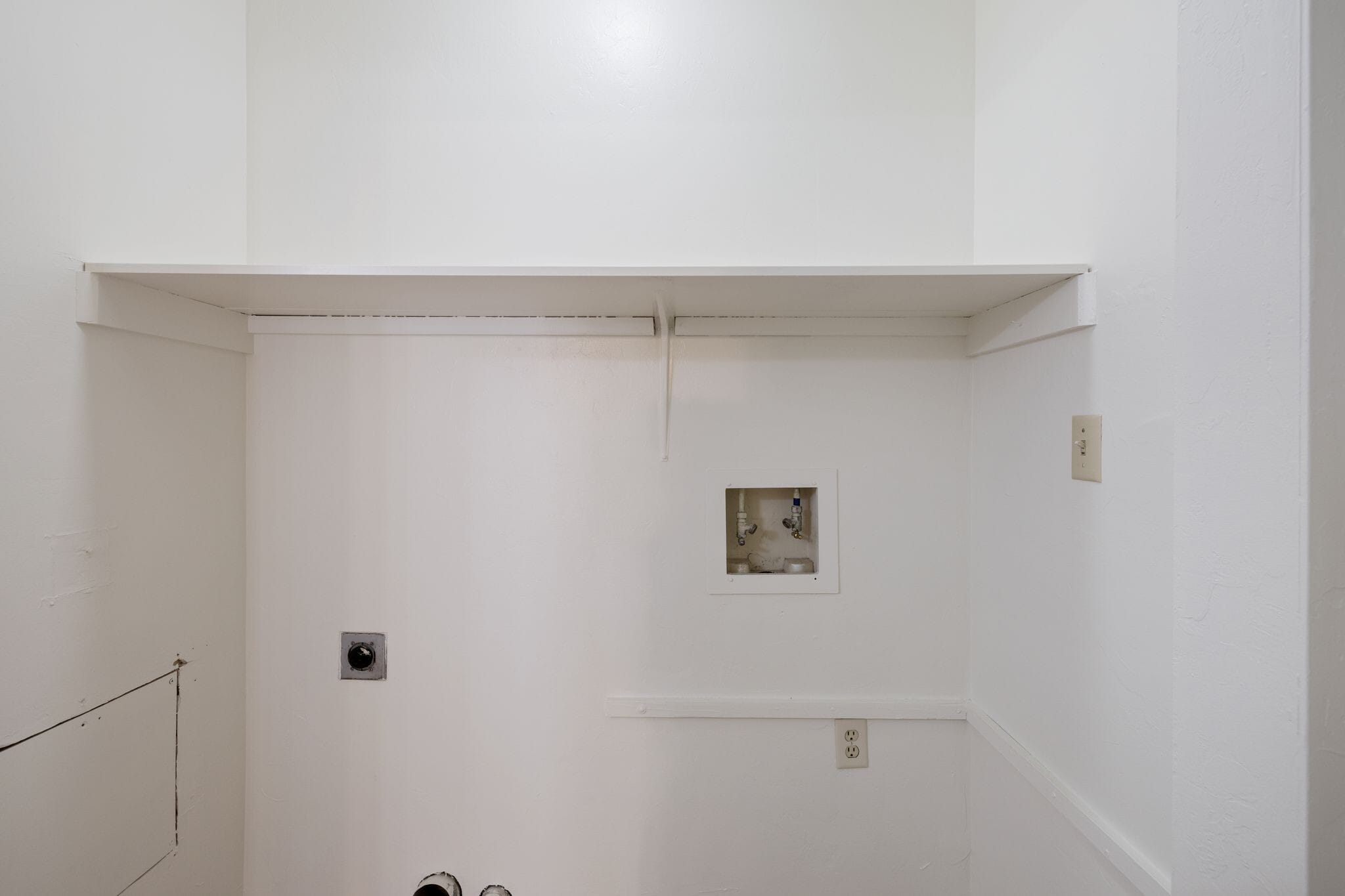 Building Photo - 1299 N Tapadero Dr