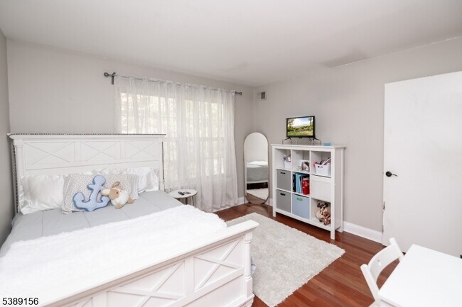 Building Photo - 52 Brookside Ln