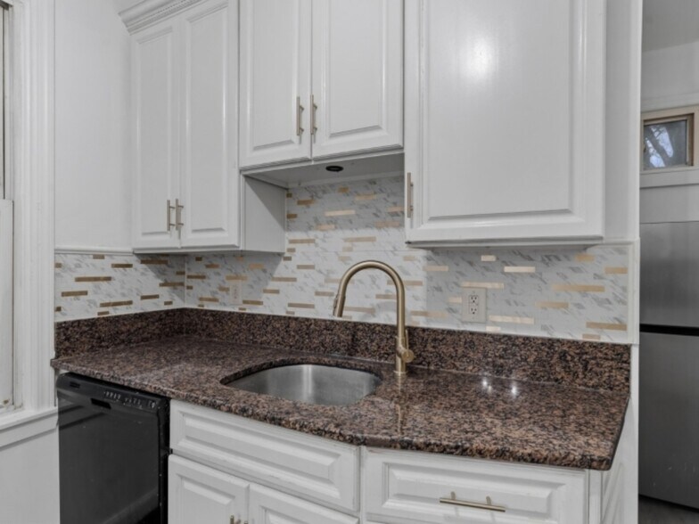 Kitchen - 22 Harrison Ave