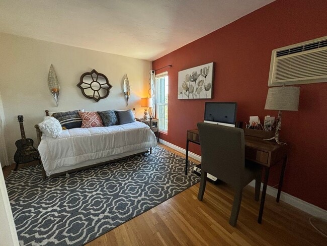 Building Photo - Fully Furnished 2 Bed / 1 Bath Condo Near Downtown La Mesa