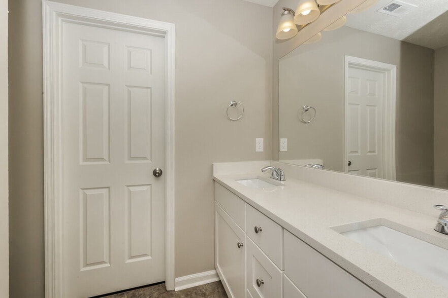 Building Photo - 1389 E Nir Shreibman