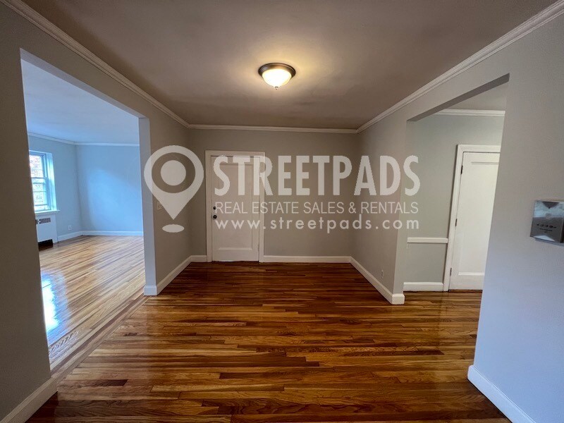 Building Photo - 1153 Beacon St