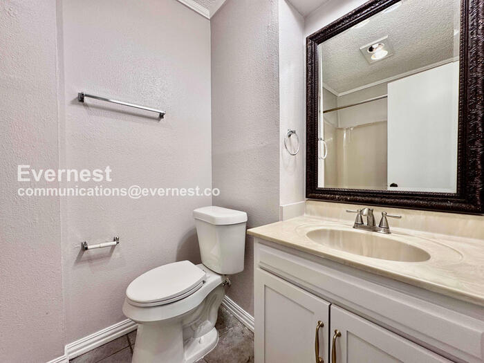 Building Photo - 3208 S 137th E Ave
