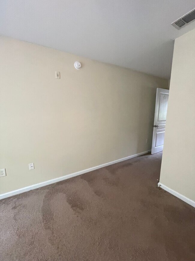 Building Photo - 14-1413 Ordonez