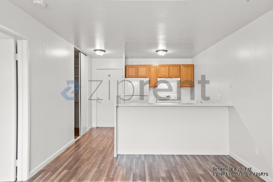 Building Photo - 100 Village Dr