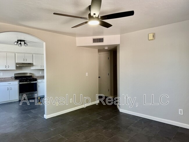 Building Photo - 1044 S 4th Ave