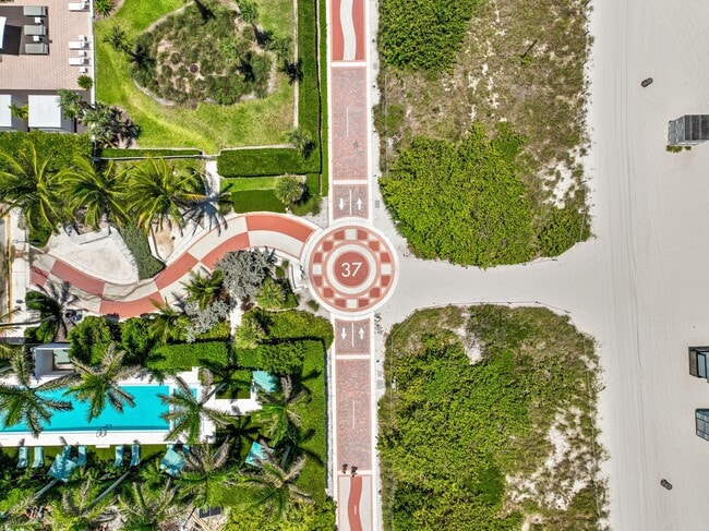 Building Photo - 3710 Collins Ave