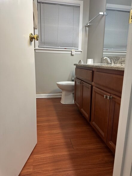 2 nd Full Bathroom - 940 McBryde Ln