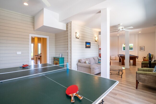 Building Photo - RENT MONTHLY THIS AMAZING HOME THIS OFF-SEASON