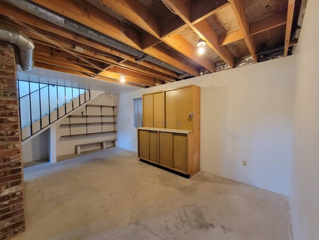 Building Photo - 511 W 45th Ave