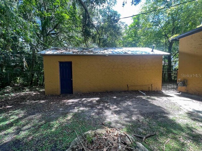 Building Photo - 2734 SW 3rd Pl