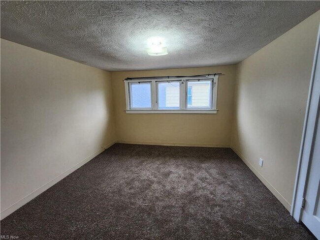 Building Photo - 1306/1308 E 134