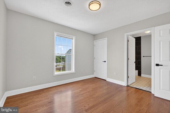 Building Photo - 1609 Airport Ave