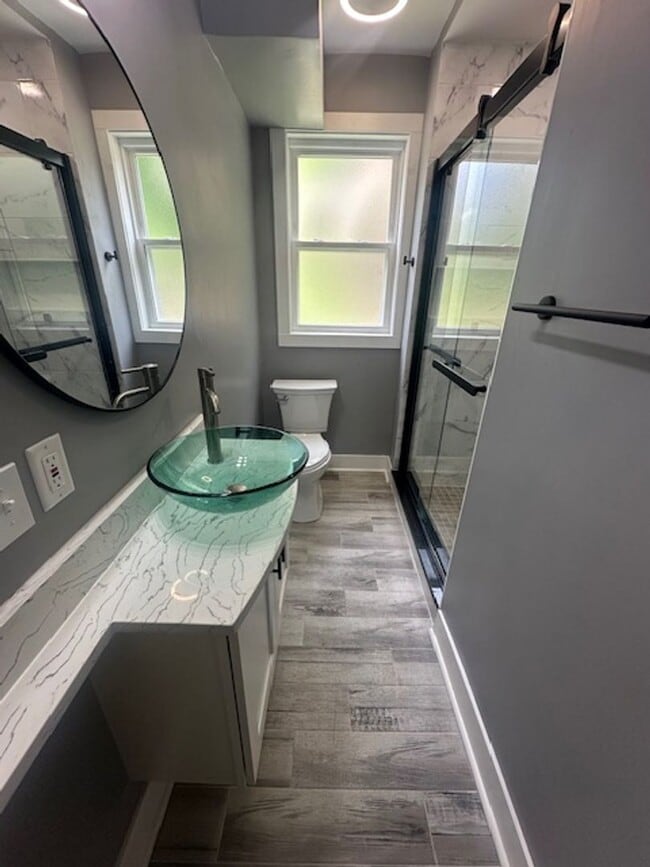 Building Photo - Beautifully Renovated 2-Bedroom Apartment ...