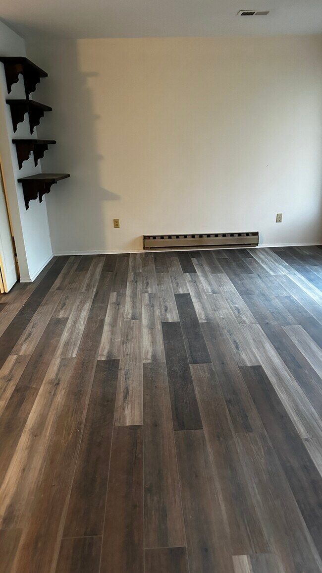 Building Photo - 1101 Bromley Est