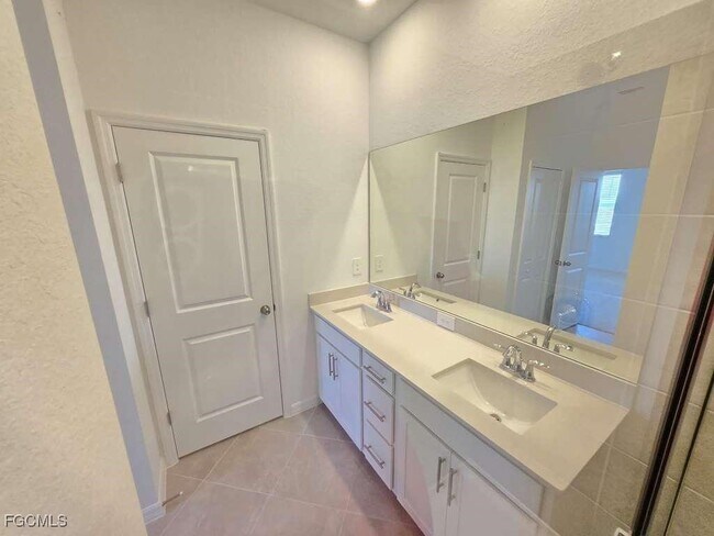 Building Photo - 14947 White Pearl Rd