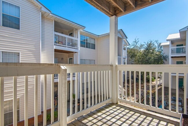 Building Photo - Cozy 2B/2B Unfurnished Condo near Beach in...