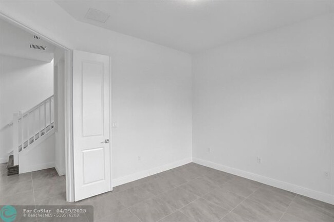 Building Photo - 11890 S Baypoint Cir