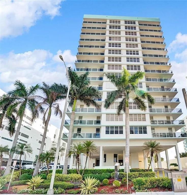 Building Photo - 3725 S Ocean Dr
