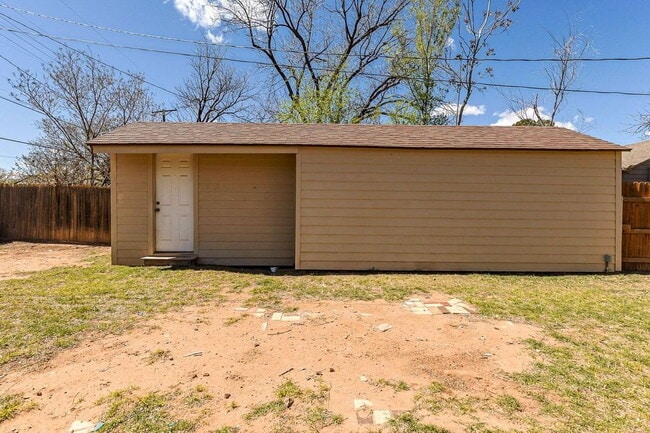 Building Photo - Cute 2 Bedroom Close to Texas Tech