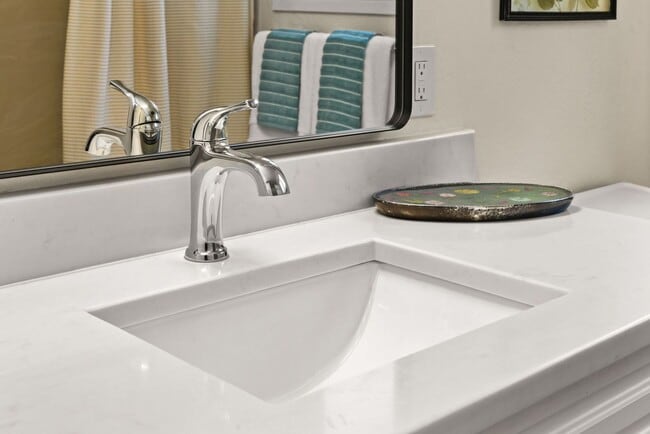 Building Photo - Beautifully updated 3 bedroom, 1 bath house in Eugene!