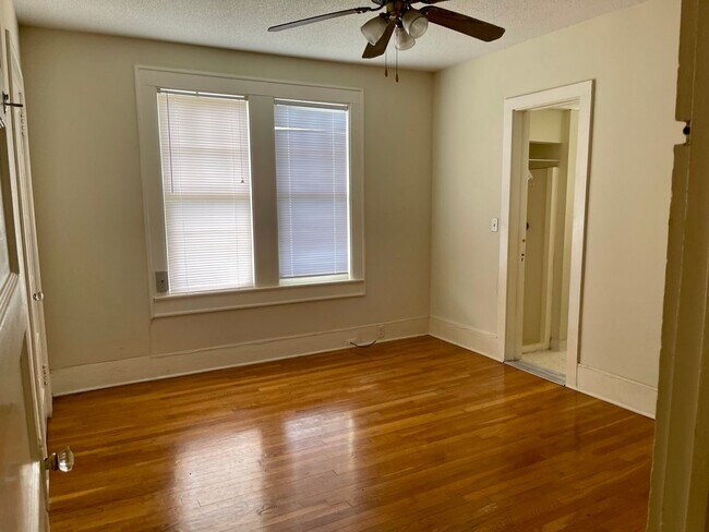 Building Photo - 3 bedroom, 2 bath in  Heathwood Area