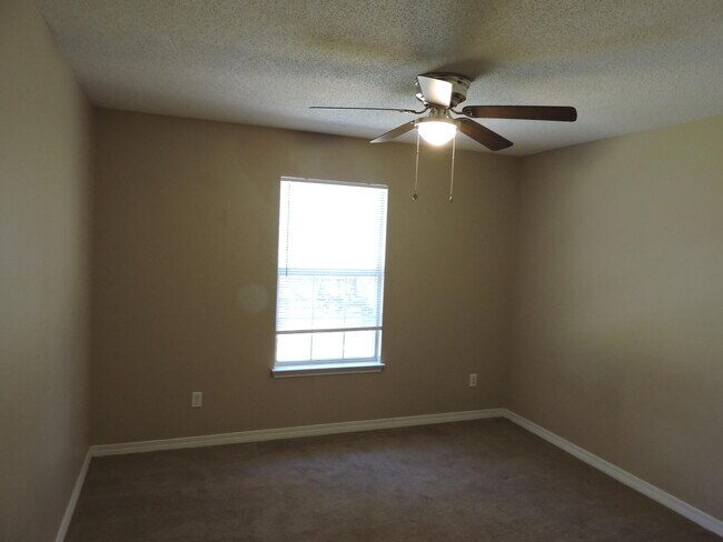 Building Photo - 328 Riverchase Blvd