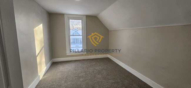 Building Photo - Renovated 3-Bedroom Gem Near Downtown Indy, Available NOW!