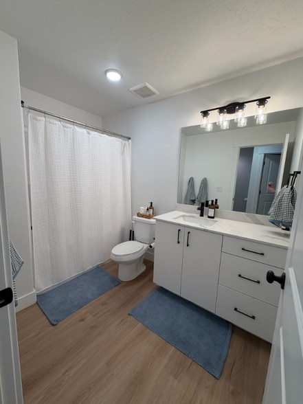 Building Photo - 256 W 710 N