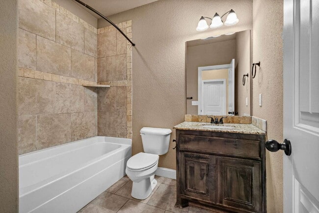 Building Photo - 4301 SW Beech Ln