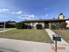 Building Photo - 3021 N Half Moon Dr
