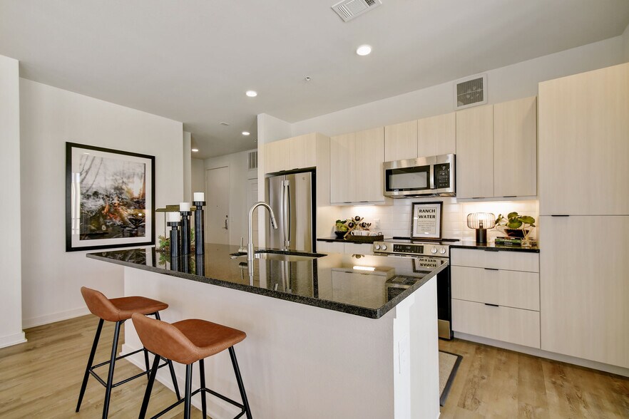 Building Photo - Us 1604