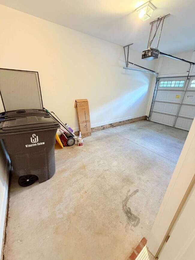 Building Photo - "Stylish 3-Bedroom Townhouse Featuring Granite Countertops & Cozy Fireplace in Winston-Salem"