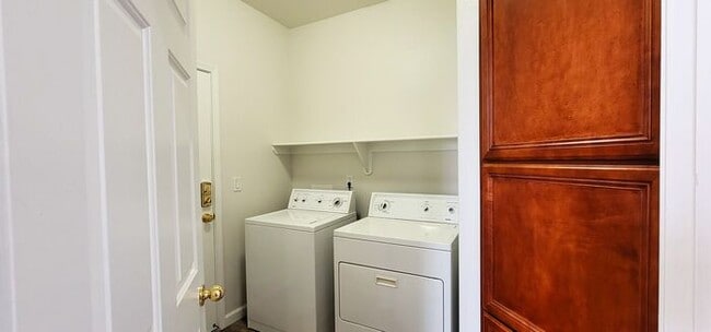 Building Photo - Single-Story 3 Bed, 2 Bath Home in Gated Double Diamond Community – Pool, Gym & 2-Car Garage
